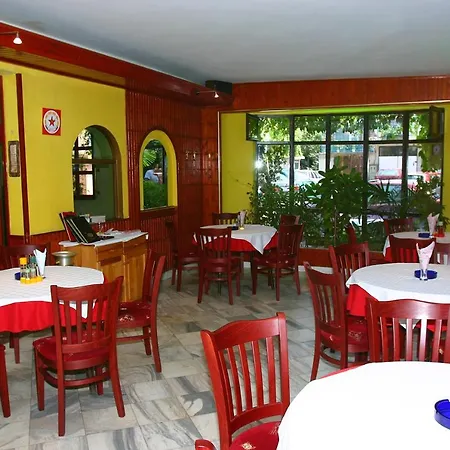 Szálloda Family Flora 2*