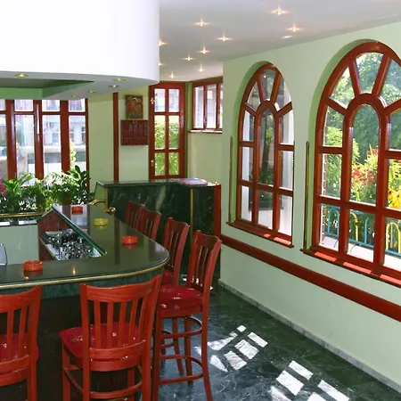 Family Flora Szálloda 2*