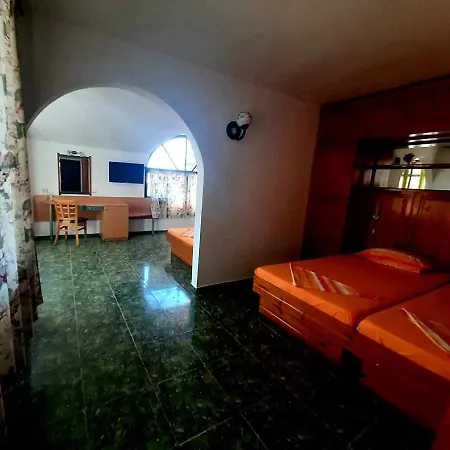 ホテル Family Flora 2*