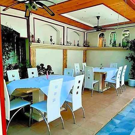 Family Flora فندق نيسيبار