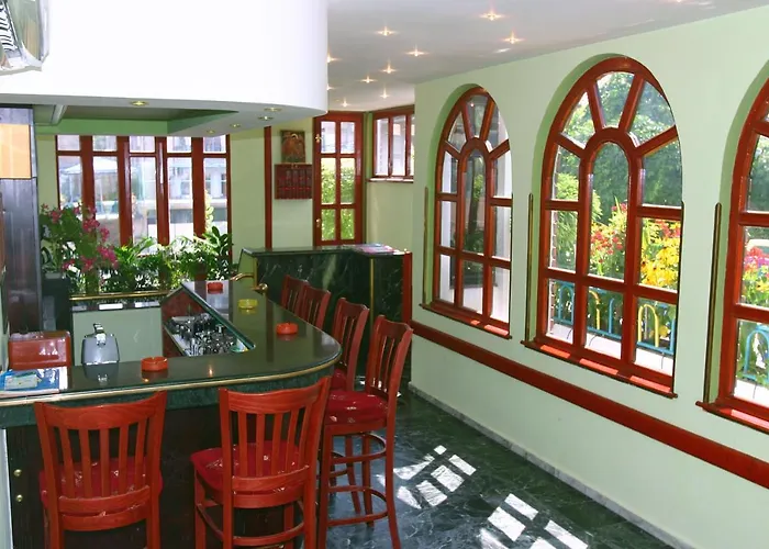 Family Flora Szálloda 2*